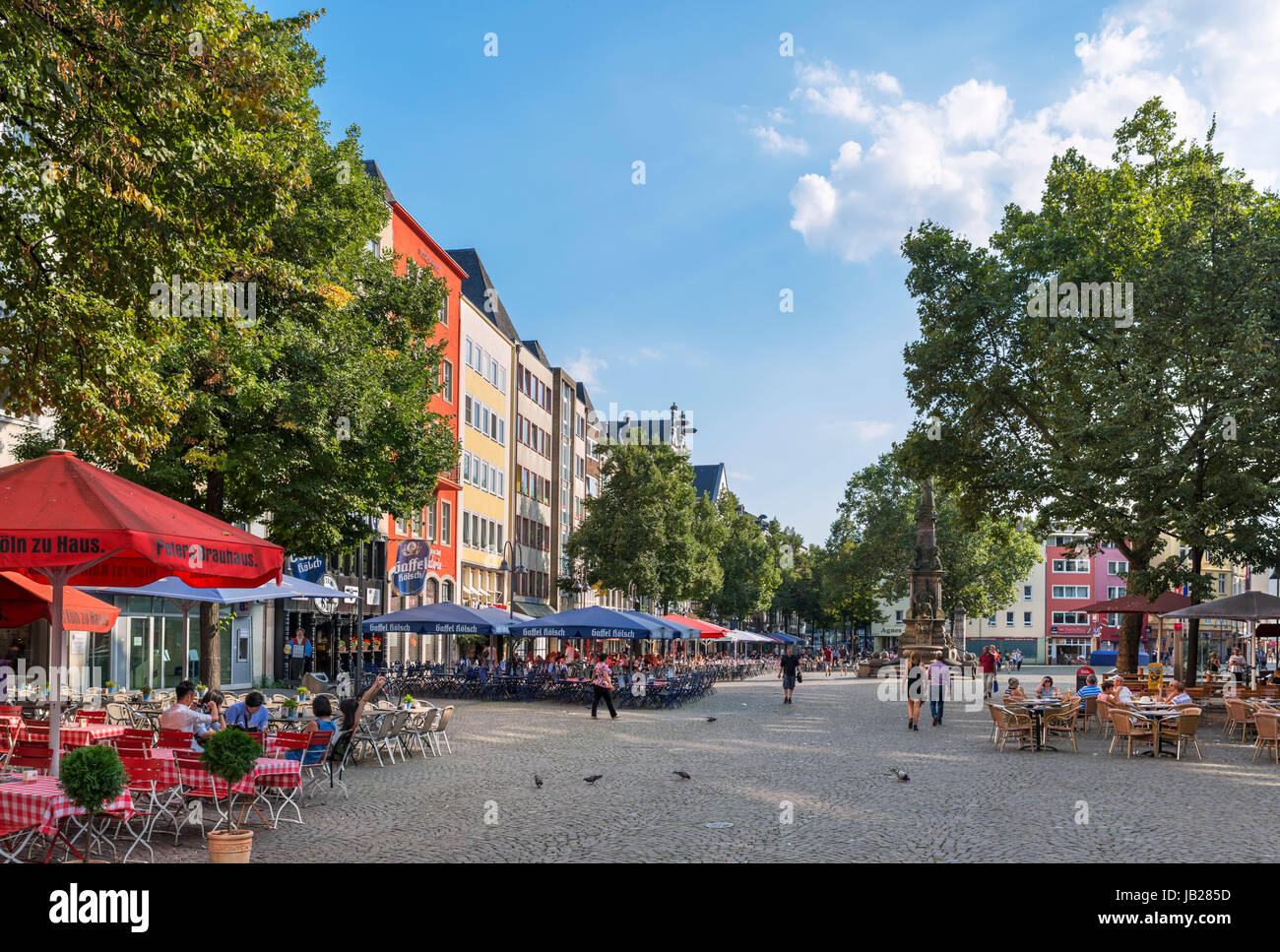 Les cafés de la Alter Markt (place du vieux marché), Altstadt, Cologne, Allemagne Banque D'Images