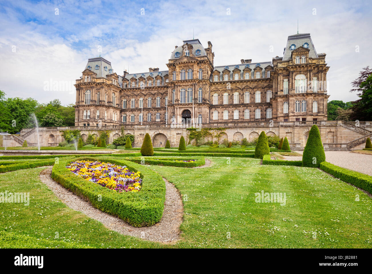 27 Mai 2017 : Barnard Castle, comté de Durham, de Teesdale - Le Bowes Museum. Le musée possède une collection d'art de renommée et célèbre et est construit dans un français Banque D'Images