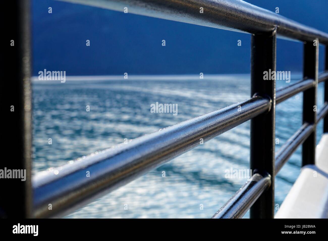 Close up de la balustrade noire sur un navire Banque D'Images Close up de la balustrade noire sur un navire Banque D'Images