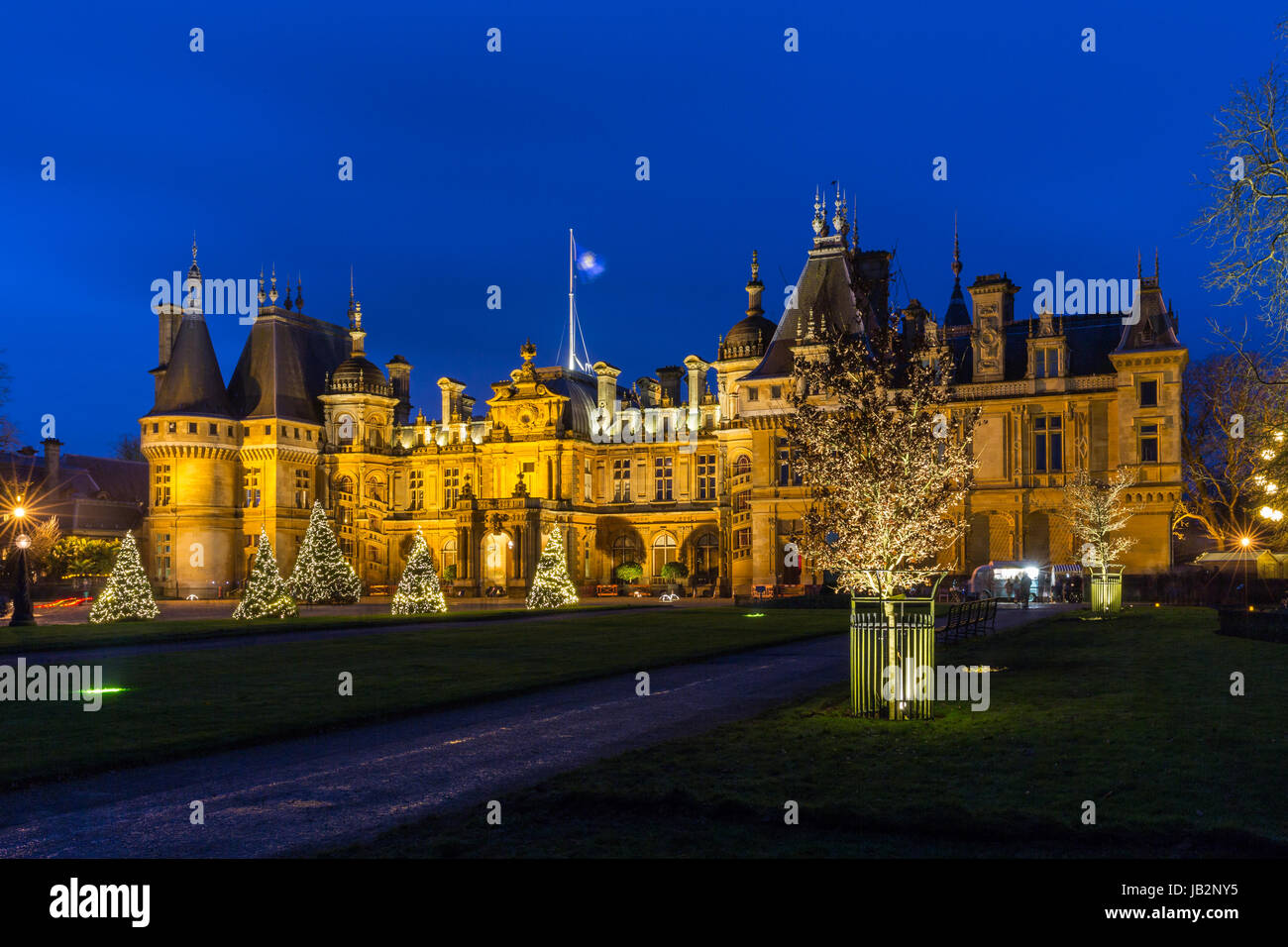 Waddesdon Manor NT lumière d'hiver 2014 festival. Sculptures lumineuses sont par Bruce Munro. Novembre 2014 Banque D'Images