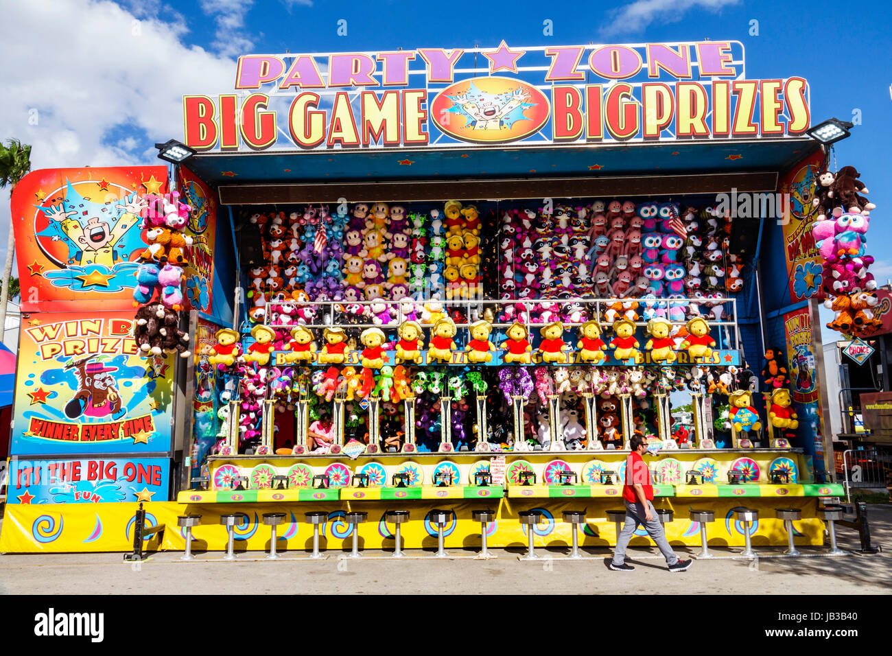 Miami Florida, Tamiami Park, Miami-Dade County Youth Fair & exposition, County fair, Carnival game, prix, animaux en peluche, jouets, Midway, FL170331069 Banque D'Images