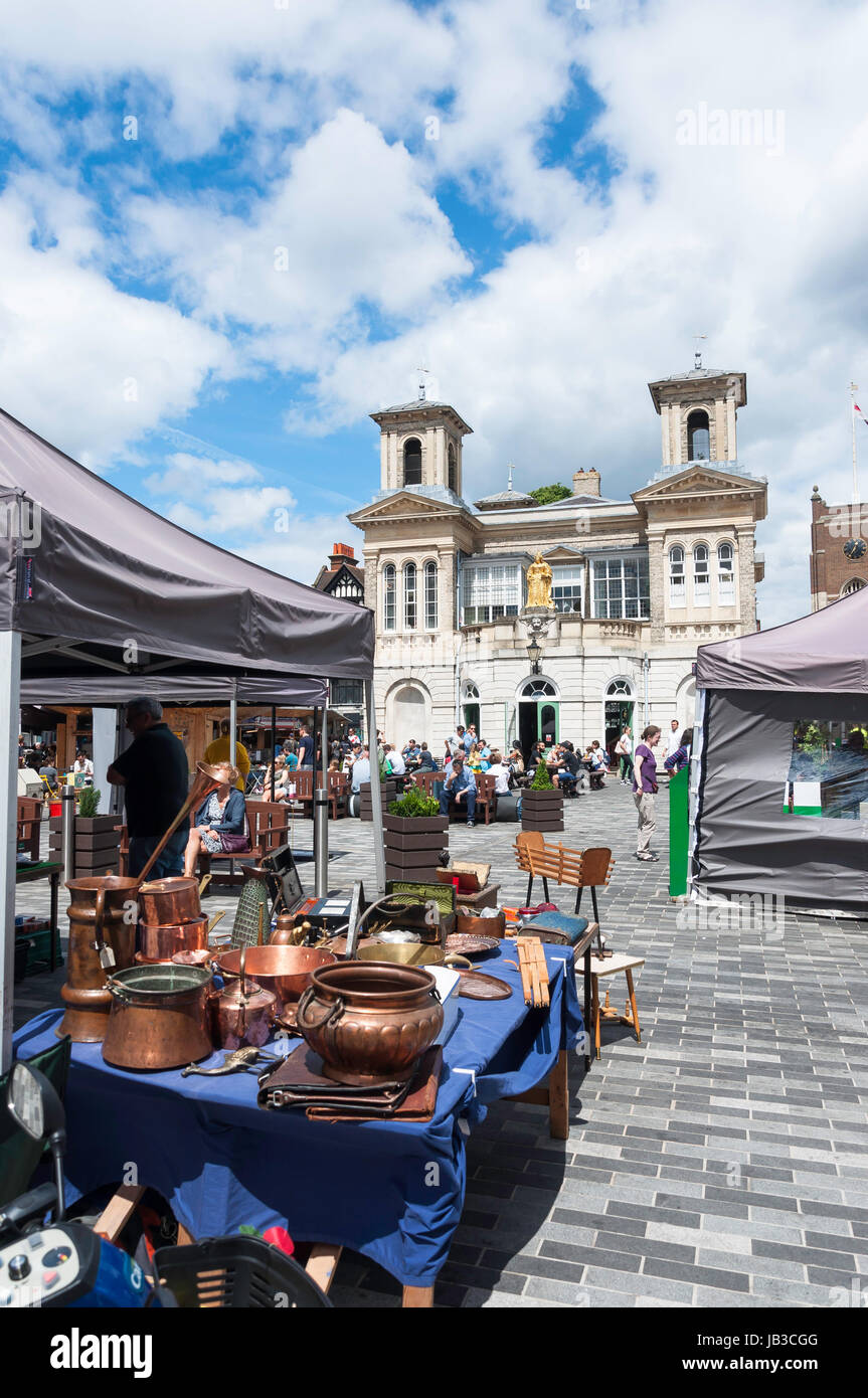 Arts & Crafts en décrochage marché, Place du marché, Kingston upon Thames, quartier royal de Kingston upon Thames, Greater London, Angleterre, Royaume-Uni Banque D'Images