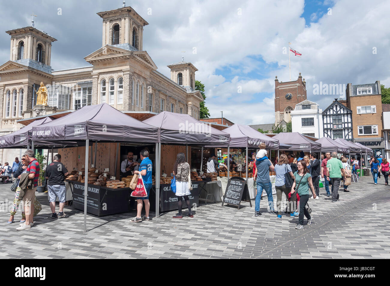 Des stands de nourriture dans la région de marché, Place du marché, Kingston upon Thames, quartier royal de Kingston upon Thames, Greater London, Angleterre, Royaume-Uni Banque D'Images