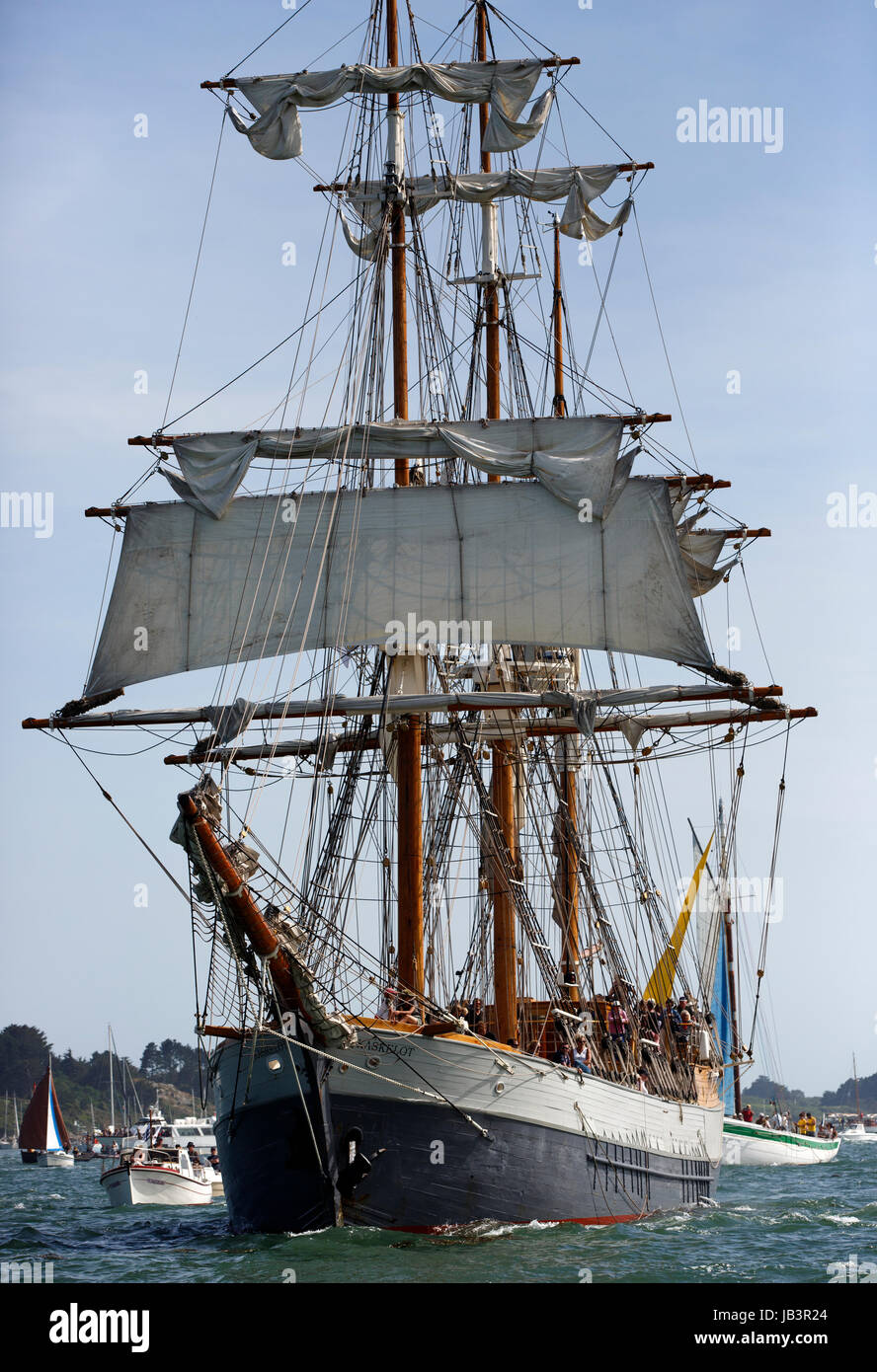 Kaskelot, un trois-mâts barque grand navire naviguant dans le Golfe du Morbihan, Bretagne, France Banque D'Images