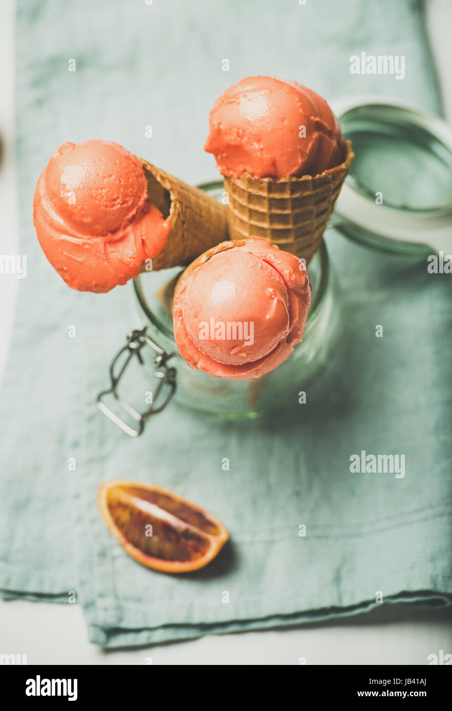 Orange sanguine d'été rafraîchissante glace ou d'un sorbet Banque D'Images