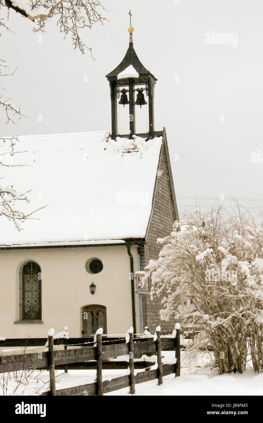 Schnee bedeckte wald natur landschaft hiver kaltes wetter Banque D'Images