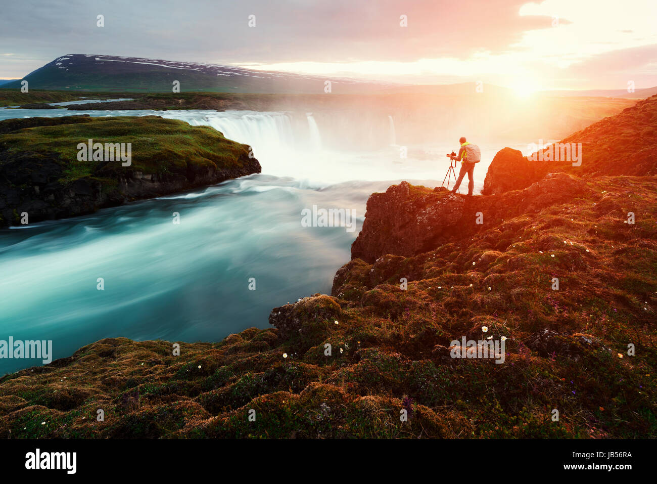 Cascade sur la rivière Skjalfandafljot Godafoss, l'Islande, l'Europe. Banque D'Images