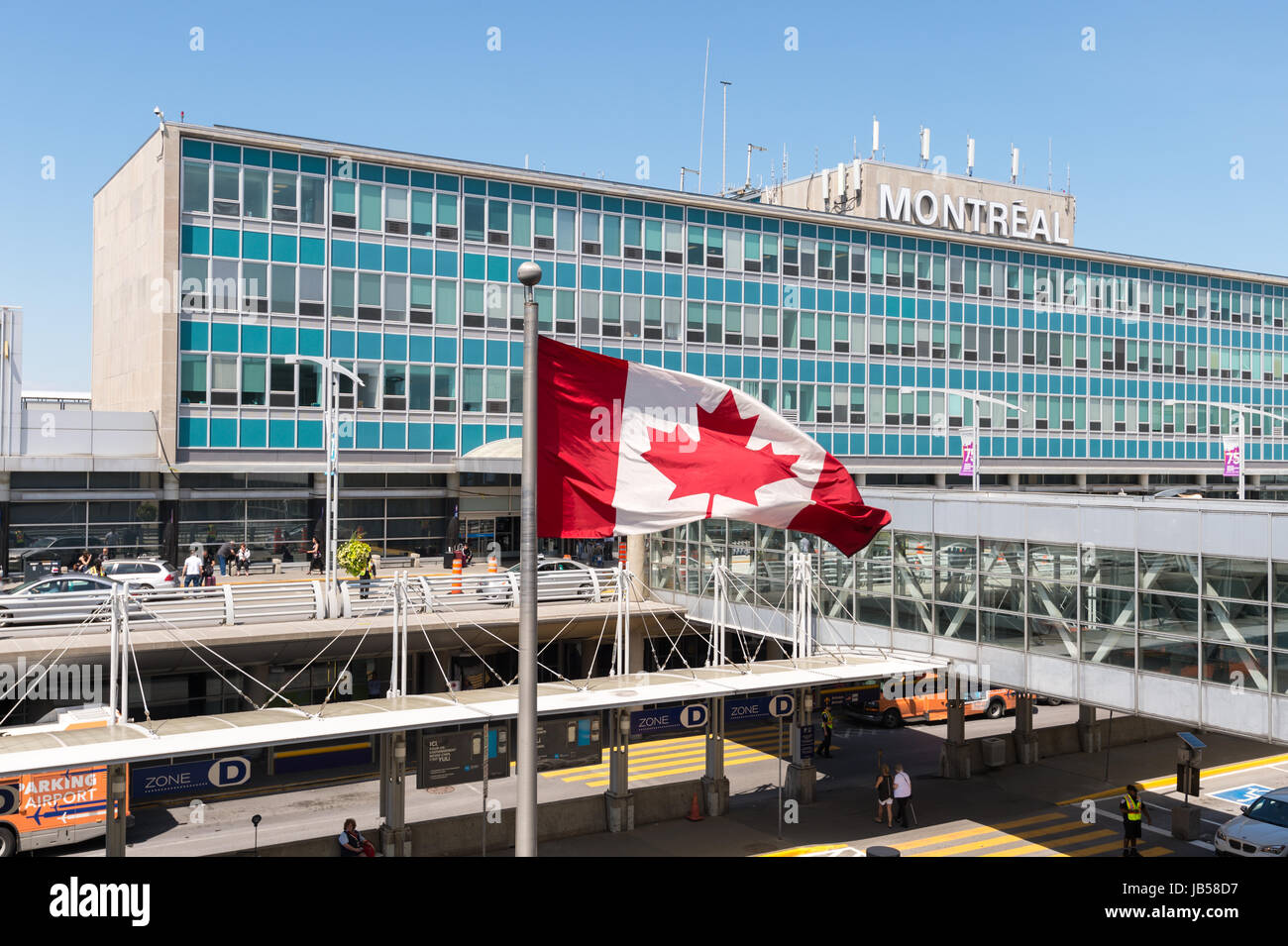 Montréal, Canada - 8 juin 2017 : à l'extérieur de Montréal Pierre Elliott Trudeau International Airport Banque D'Images