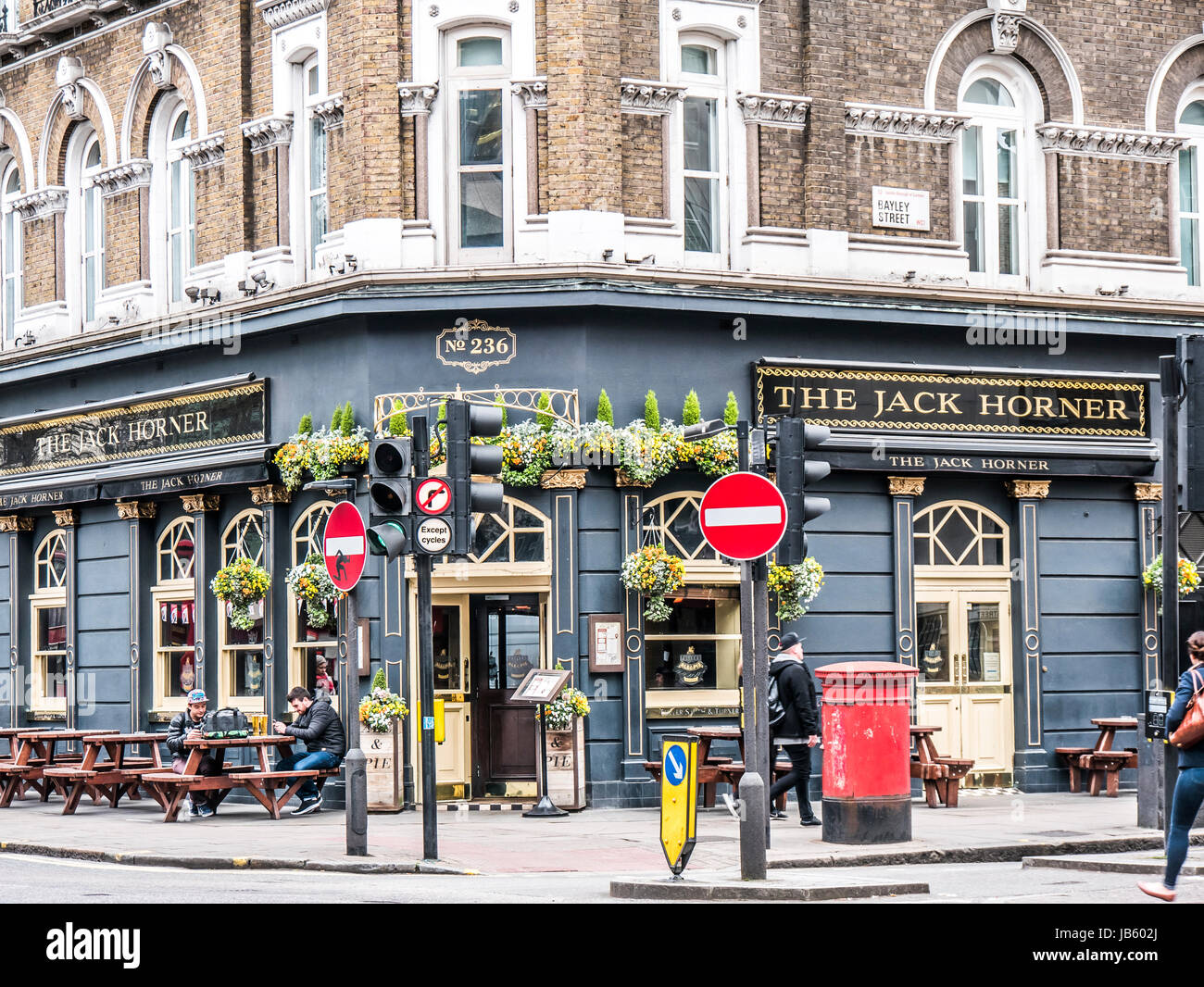Point de vue extérieur sur la pub à Londres Banque D'Images