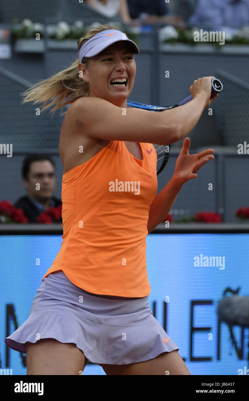 Maria Sharapova de Russie en action contre Eugenie Bouchard du Canada sur la troisième journée de la Mutua Madrid Open de tennis à la Caja Magica de Madrid, Espagne. Avec : Maria Sharapova Où : Madrid, Communauté de Madrid, Espagne Quand : 08 mai 2017 Credit : Oscar Gonzalez/WENN.com Banque D'Images