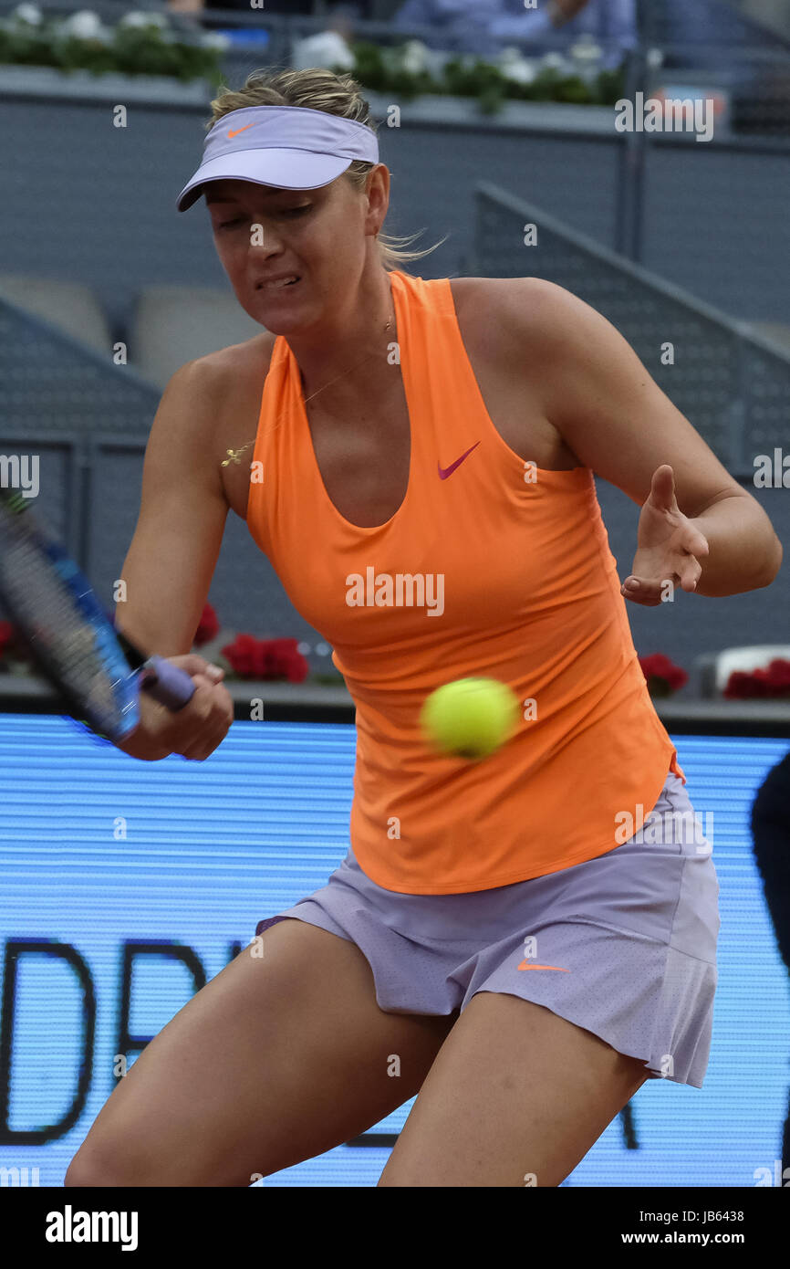 Maria Sharapova de Russie en action contre Eugenie Bouchard du Canada sur la troisième journée de la Mutua Madrid Open de tennis à la Caja Magica de Madrid, Espagne. Avec : Maria Sharapova Où : Madrid, Communauté de Madrid, Espagne Quand : 08 mai 2017 Credit : Oscar Gonzalez/WENN.com Banque D'Images