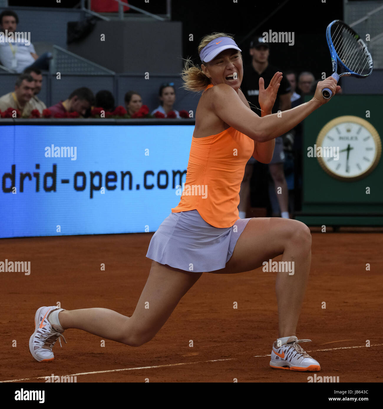 Maria Sharapova de Russie en action contre Eugenie Bouchard du Canada sur la troisième journée de la Mutua Madrid Open de tennis à la Caja Magica de Madrid, Espagne. Avec : Maria Sharapova Où : Madrid, Communauté de Madrid, Espagne Quand : 08 mai 2017 Credit : Oscar Gonzalez/WENN.com Banque D'Images