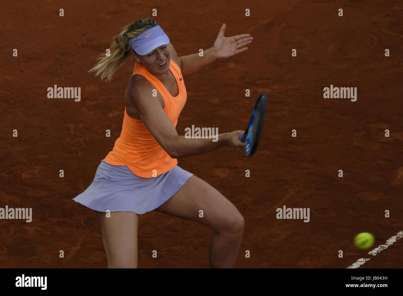 Maria Sharapova de Russie en action contre Eugenie Bouchard du Canada sur la troisième journée de la Mutua Madrid Open de tennis à la Caja Magica de Madrid, Espagne. Avec : Maria Sharapova Où : Madrid, Communauté de Madrid, Espagne Quand : 08 mai 2017 Credit : Oscar Gonzalez/WENN.com Banque D'Images