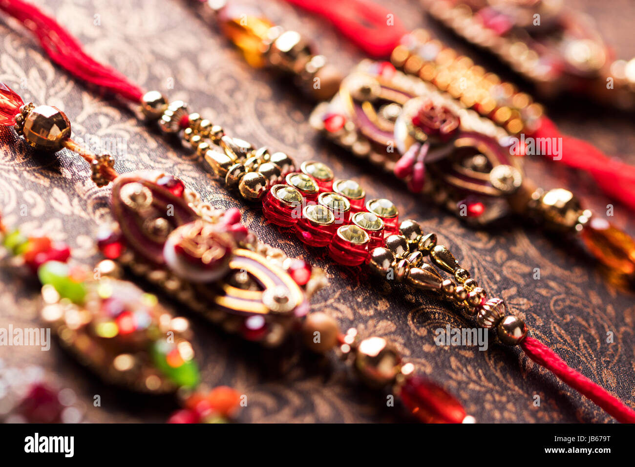 Raksha bandhan abondance rakhi string variation shopping Banque D'Images Raksha bandhan abondance rakhi string variation shopping Banque D'Images