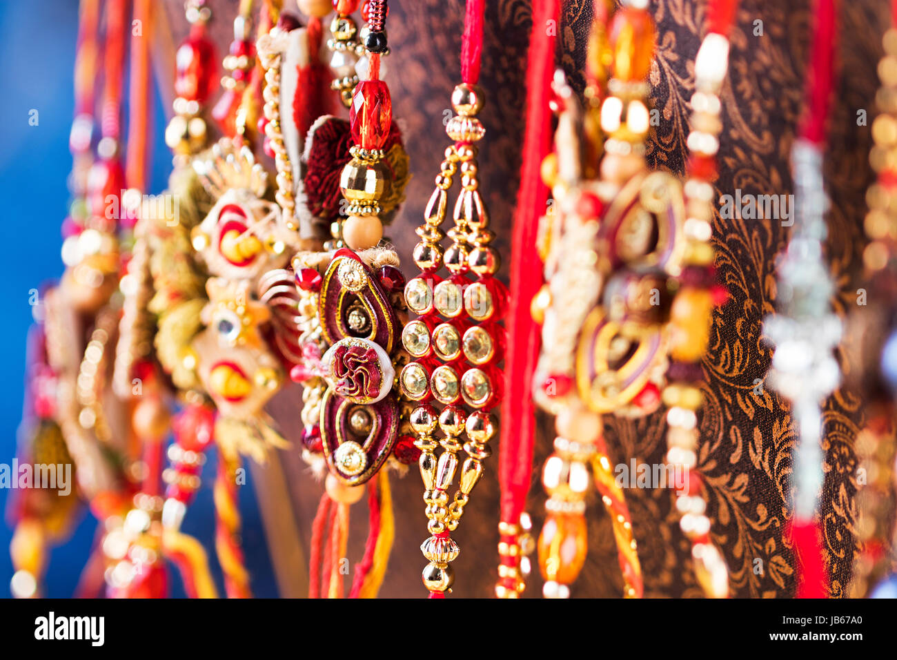 Raksha bandhan marché rakhi vendre juste l'Inde Banque D'Images Raksha bandhan marché rakhi vendre juste l'Inde Banque D'Images