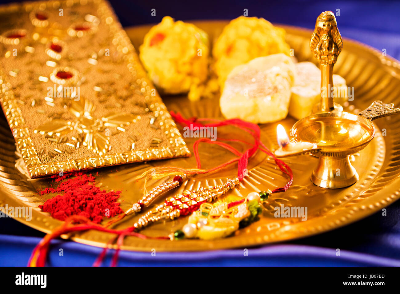 Raksha bandhan aarti festival Préparer la plaque Banque D'Images Raksha bandhan aarti festival Préparer la plaque Banque D'Images