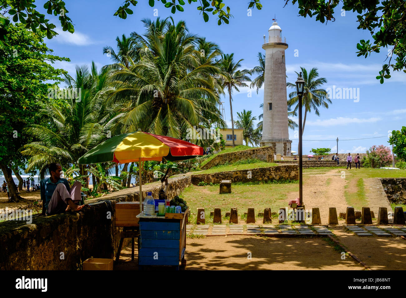 Échoppe de marché devant le phare à Galle, Sri Lanka Banque D'Images