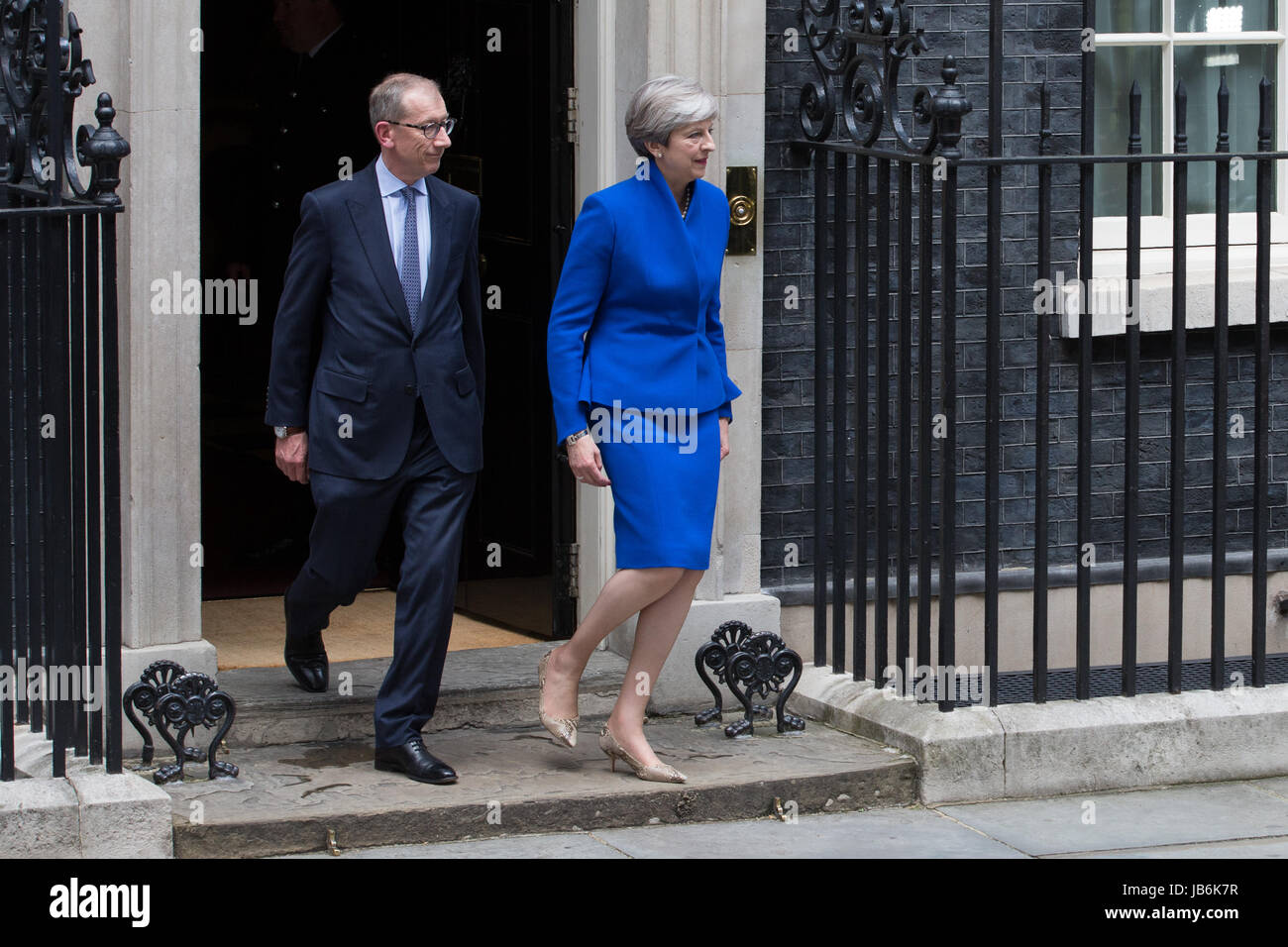 Londres, Royaume-Uni. 9 juin, 2017. Theresa peut laisse 10 Downing Street en route pour discuter avec la reine de la formation d'un nouveau gouvernement. Credit : Mark Kerrison/Alamy Live News Banque D'Images