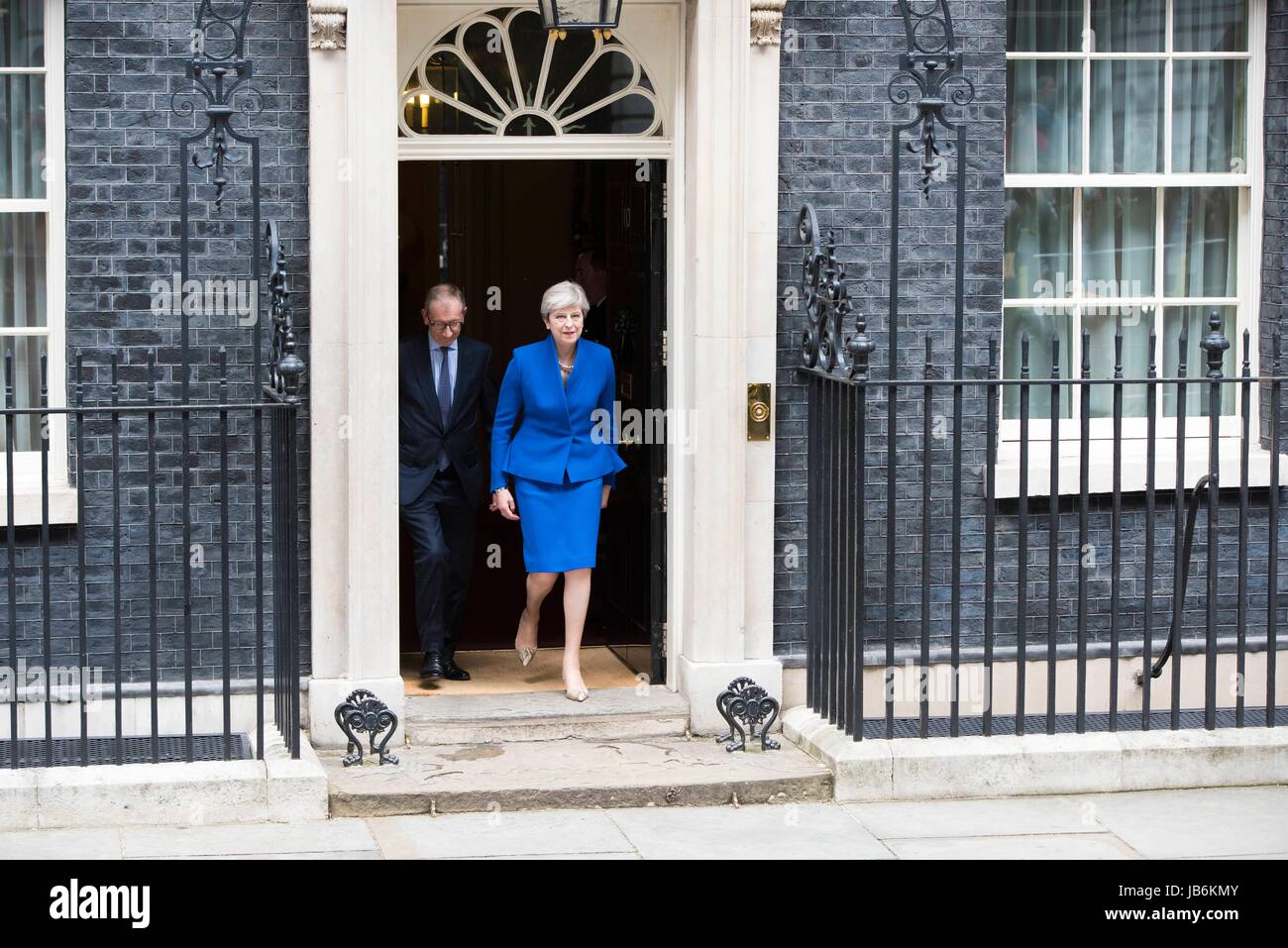Un parlement ne parvient pas à remporter la majorité. Premier Ministre et chef du parti conservateur, Theresa May et son mari, Philip peut, laisser 10 Downing Street pour visiter la Reine. Londres, Royaume-Uni. 09/06/2017 | Le monde d'utilisation Banque D'Images
