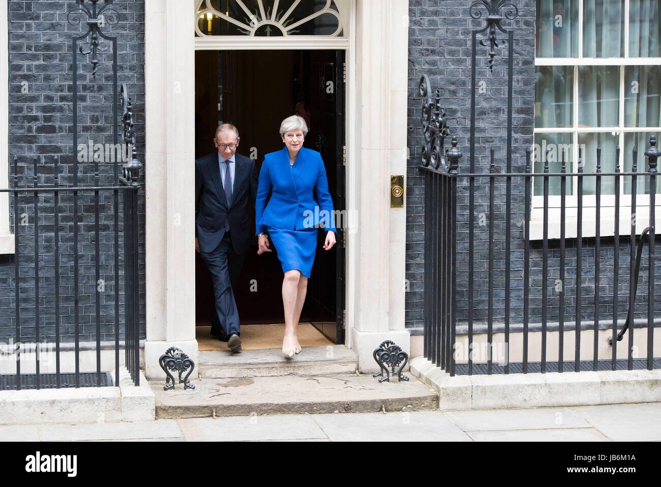 Londres, Royaume-Uni. Jun 9, 2017. Un parlement ne parvient pas à remporter la majorité. Premier Ministre et chef du parti conservateur, Theresa May et son mari, Philip peut, laisser 10 Downing Street pour visiter la Reine. Londres, Royaume-Uni. 09/06/2017 | Le monde d'utilisation : dpa Crédit photo alliance/Alamy Live News Banque D'Images