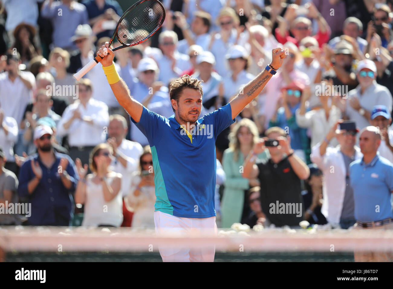 Paris, France. 09Th Juin, 2017. Le joueur de tennis suisse Stan Wawrinka célèbre sa victoire contre le joueur de tennis Écossais Andy Murray en finale de l'ATP 1/2 Open de France à Roland Garros le 9 juin 2017 à Paris, France - Credit : Yan Lerval/Alamy Live News Banque D'Images