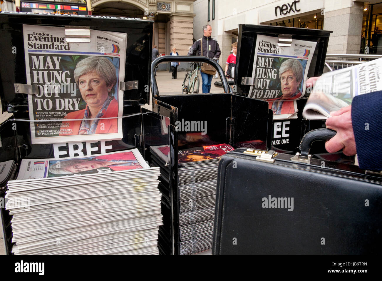 Londres, Royaume-Uni. 9 juin, 2017. Le London Evening Standard dont le rédacteur de journal est député conservateur et ancien ministre des Finances britannique, George Osborne des rapports sur les résultats de l'élection générale britannique. Credit : Mark Phillips/Alamy Live News Banque D'Images