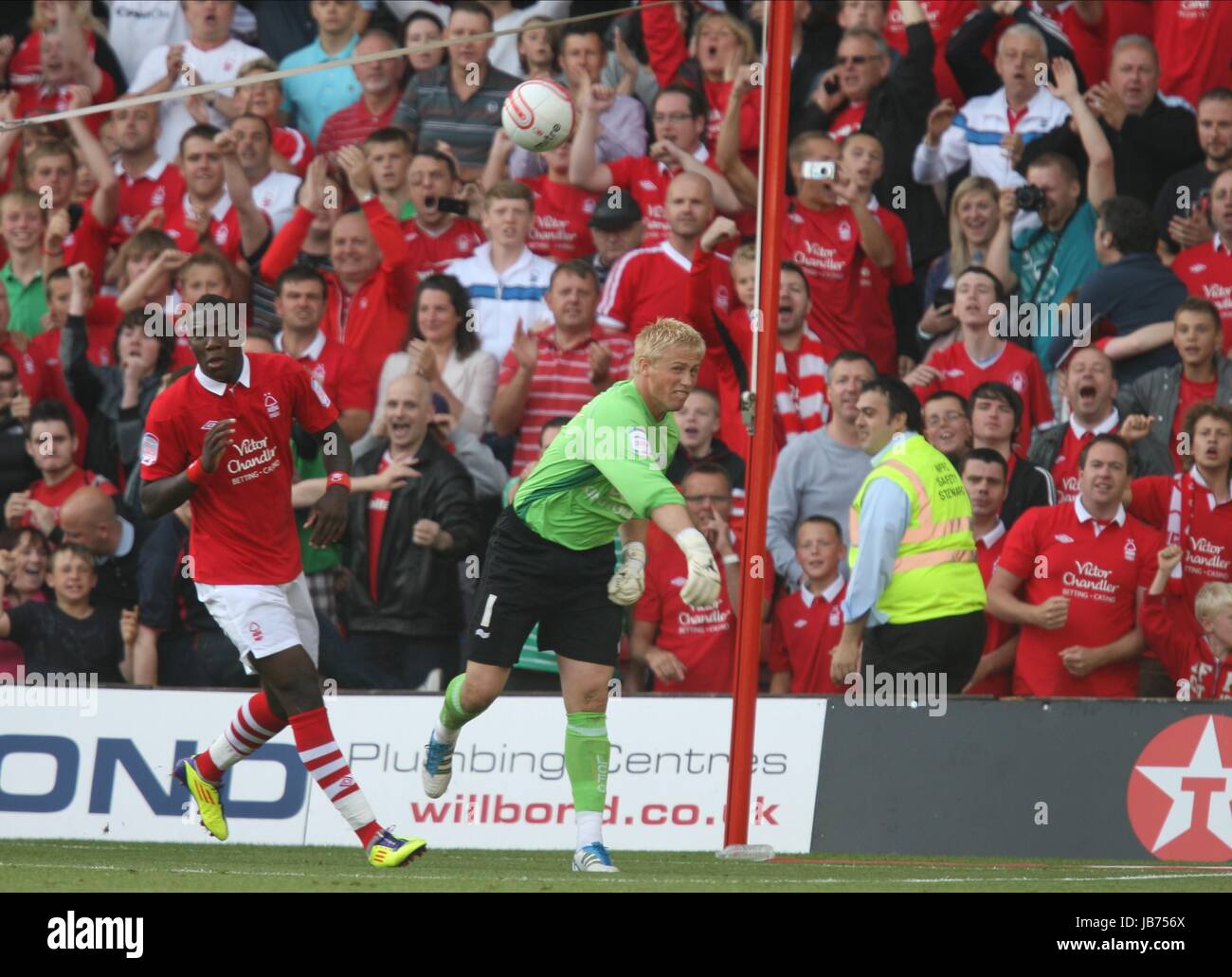 KASPER SCHMEICHEL LANCE LA B NOTTINGHAM FOREST V LEICESTER CITY GROUND NOTTINGHAM ANGLETERRE 20 Août 2011 Banque D'Images