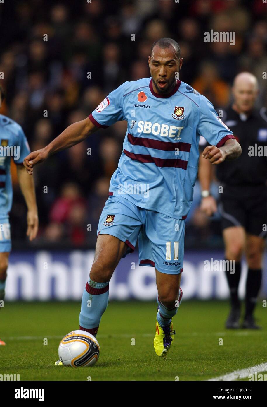 JOHN CAREW West Ham United FC West Ham United FC Stade KC HULL ANGLETERRE 05 Novembre 2011 Banque D'Images