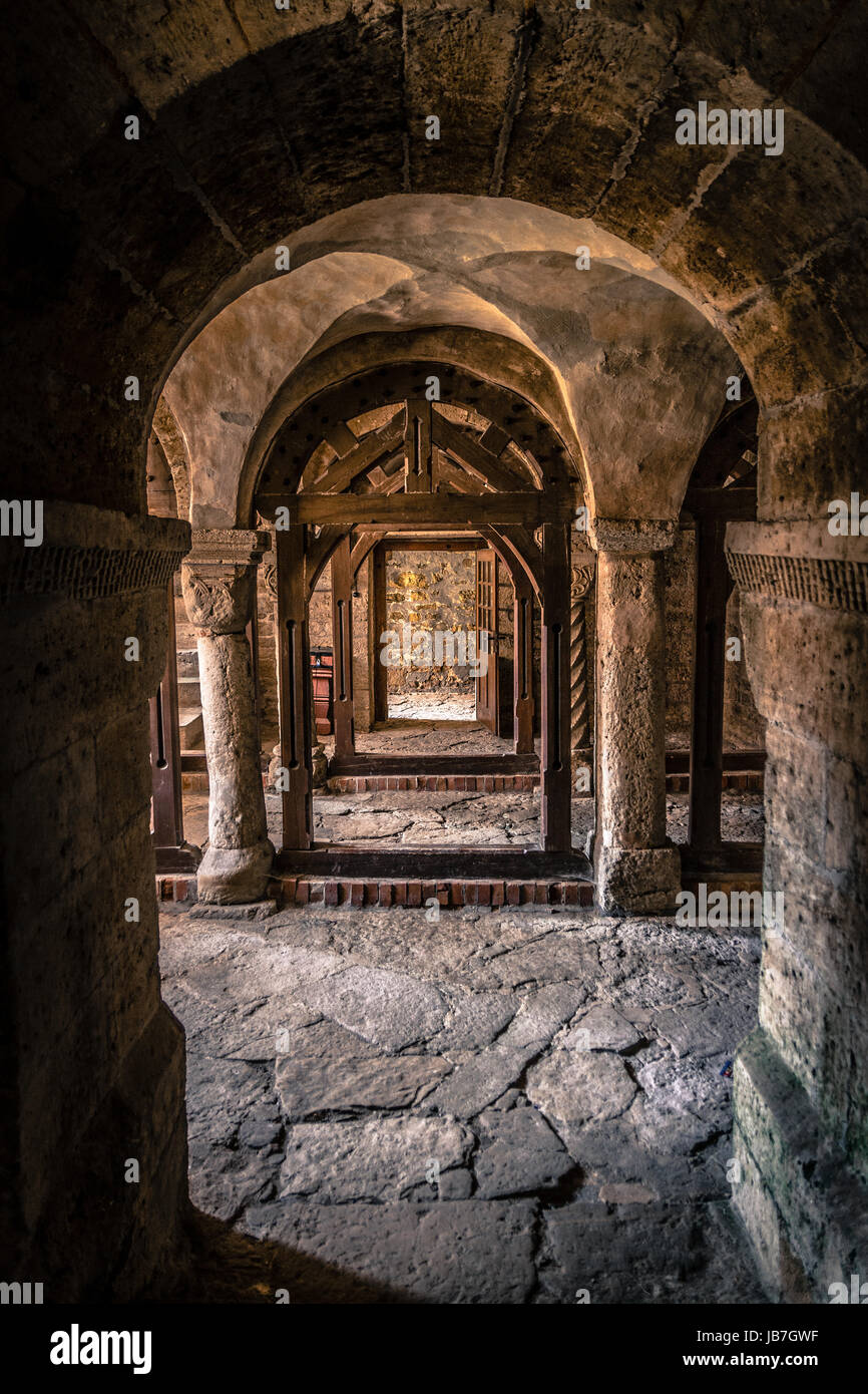 Colonnade en la chapelle du château médiéval de Lohra 'Burg' en Thuringe, Allemagne de l'Est. <a href ='http://de.wikipedia.org/wiki/Burg Lohra' target =" blank' >Burg Lohra </a > Großlohra, Thuringe, Allemagne Banque D'Images