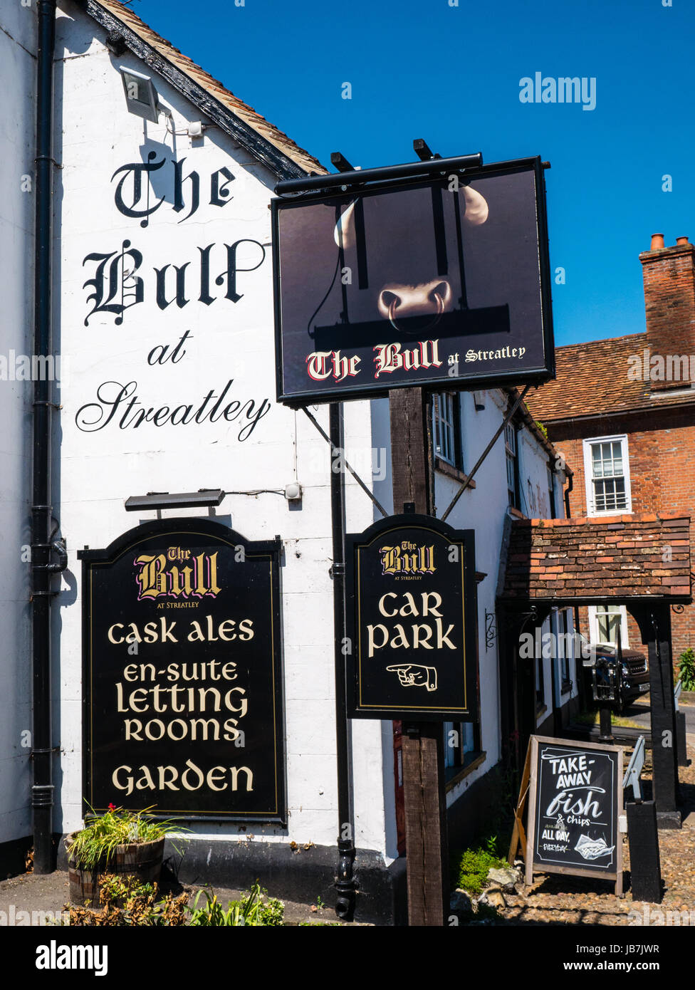 Le Taureau à Streatley Inn, Goring-Village, Berkshire, Angleterre Banque D'Images