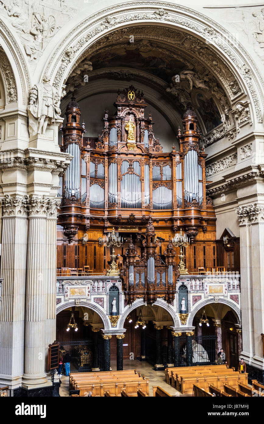 Berlin, Allemagne - 13 Avril 2017 : orgue de la cathédrale de Berlin (Berliner Dom) de style néo-baroque à Berlin, Allemagne. Banque D'Images