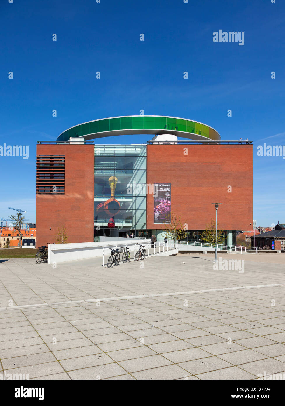 L'ARoS, Musée d'art d'Aarhus avec son installation par Olafur Eliasson sur le dessus. Banque D'Images