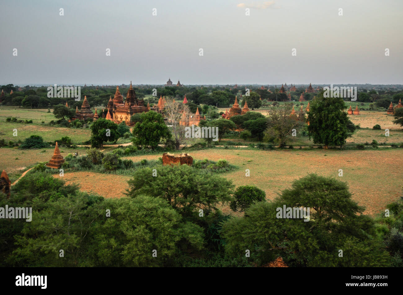 Ancien Temple de Bagan après le coucher du soleil , Myanmar Birmanie Banque D'Images