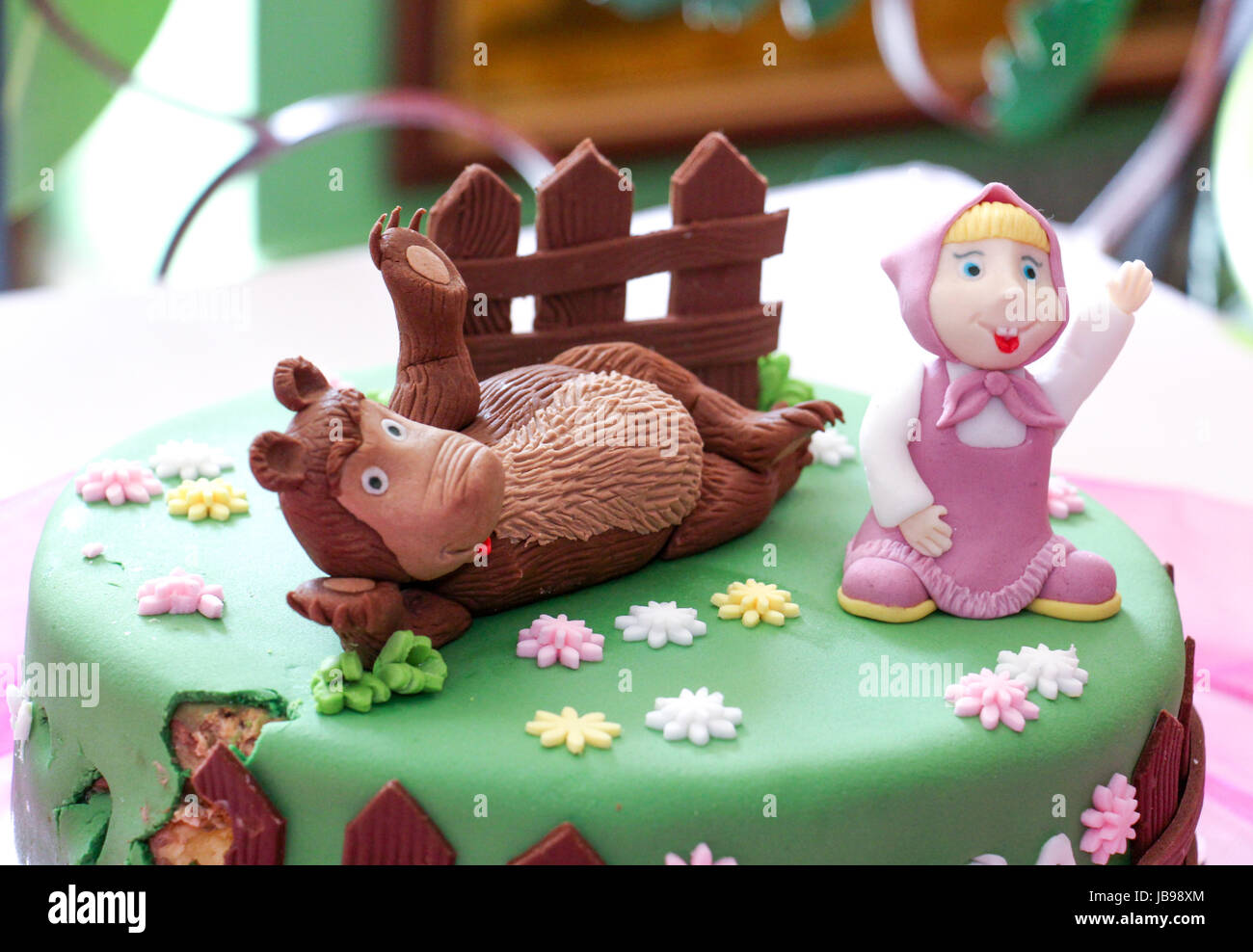 Gateau D Anniversaire Avec De Doux Nounours Gateau Maison Drole Image D Un Photo Stock Alamy Gateau D Anniversaire Avec De Doux Nounours Gateau Maison Drole Image D Un Photo Stock Alamy