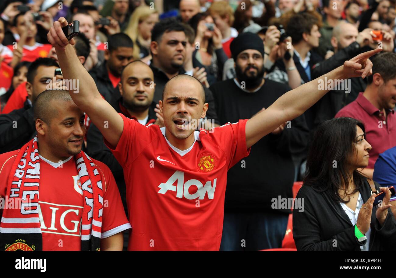 FAN DE MANCHESTER UNITED MANCHESTER CITY V MANCHESTER STADE DE WEMBLEY Londres Angleterre 16 Avril 2011 Banque D'Images