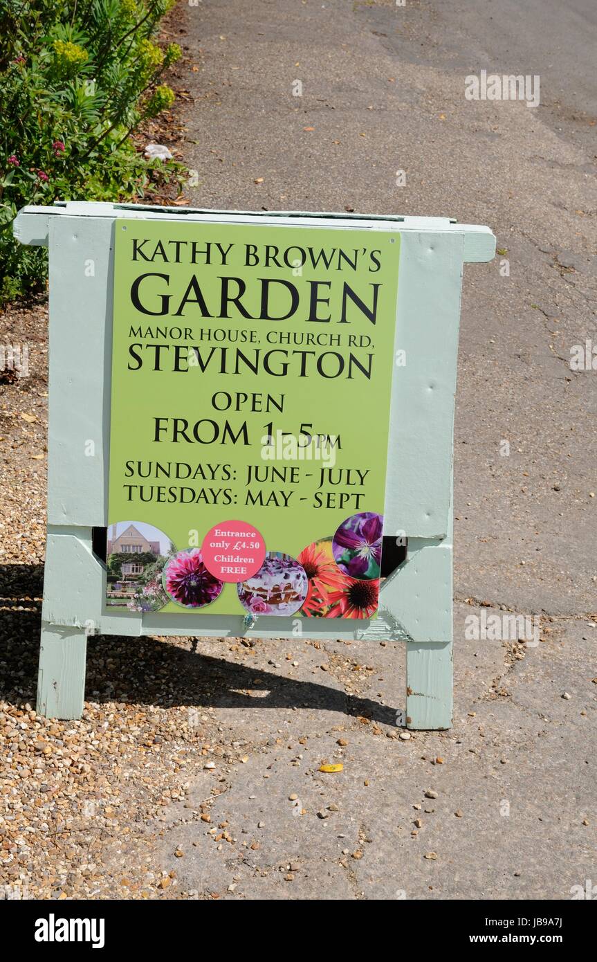 Signer pour Kathy Brown's Garden, Stevington, Bedfordshire Banque D'Images