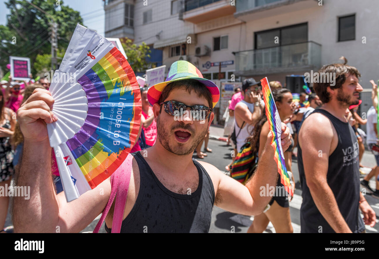 Les participants à la parade gay à Tel Aviv Banque D'Images