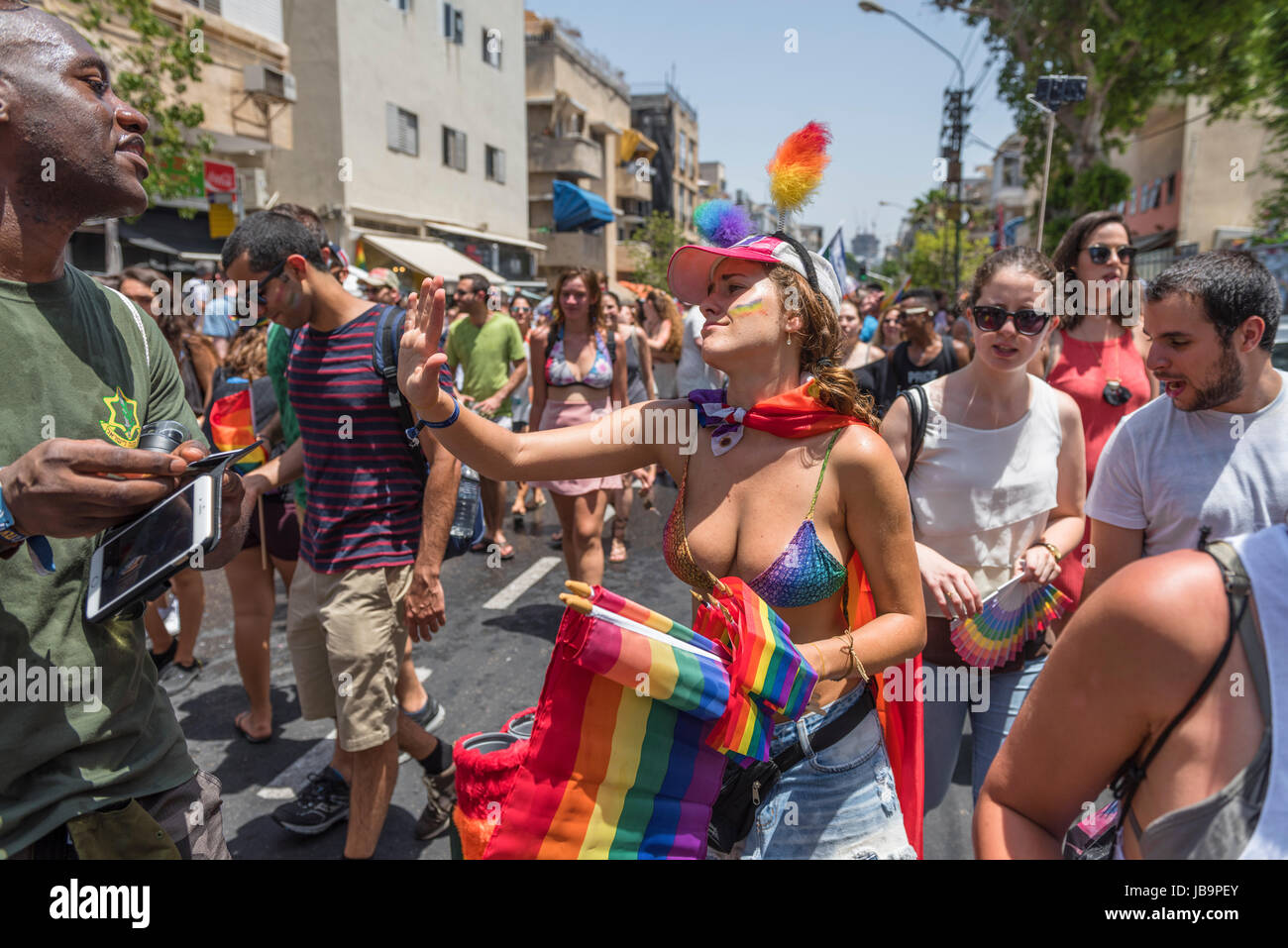 Les participants à la parade gay à Tel Aviv Banque D'Images