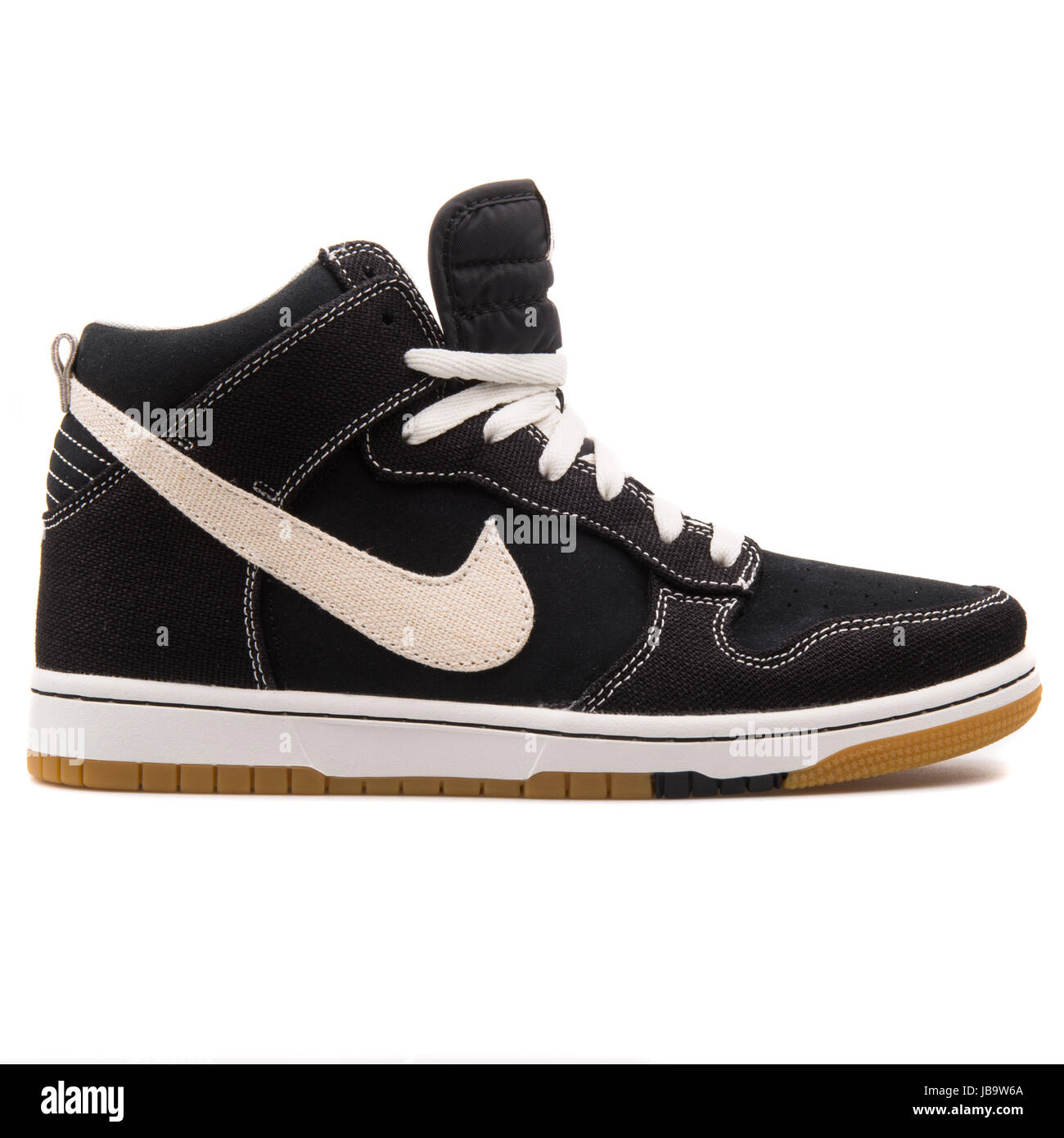 Nike Dunk CMFT Black Men's Basketball chaussures rétro - 705434-002 Banque D'Images