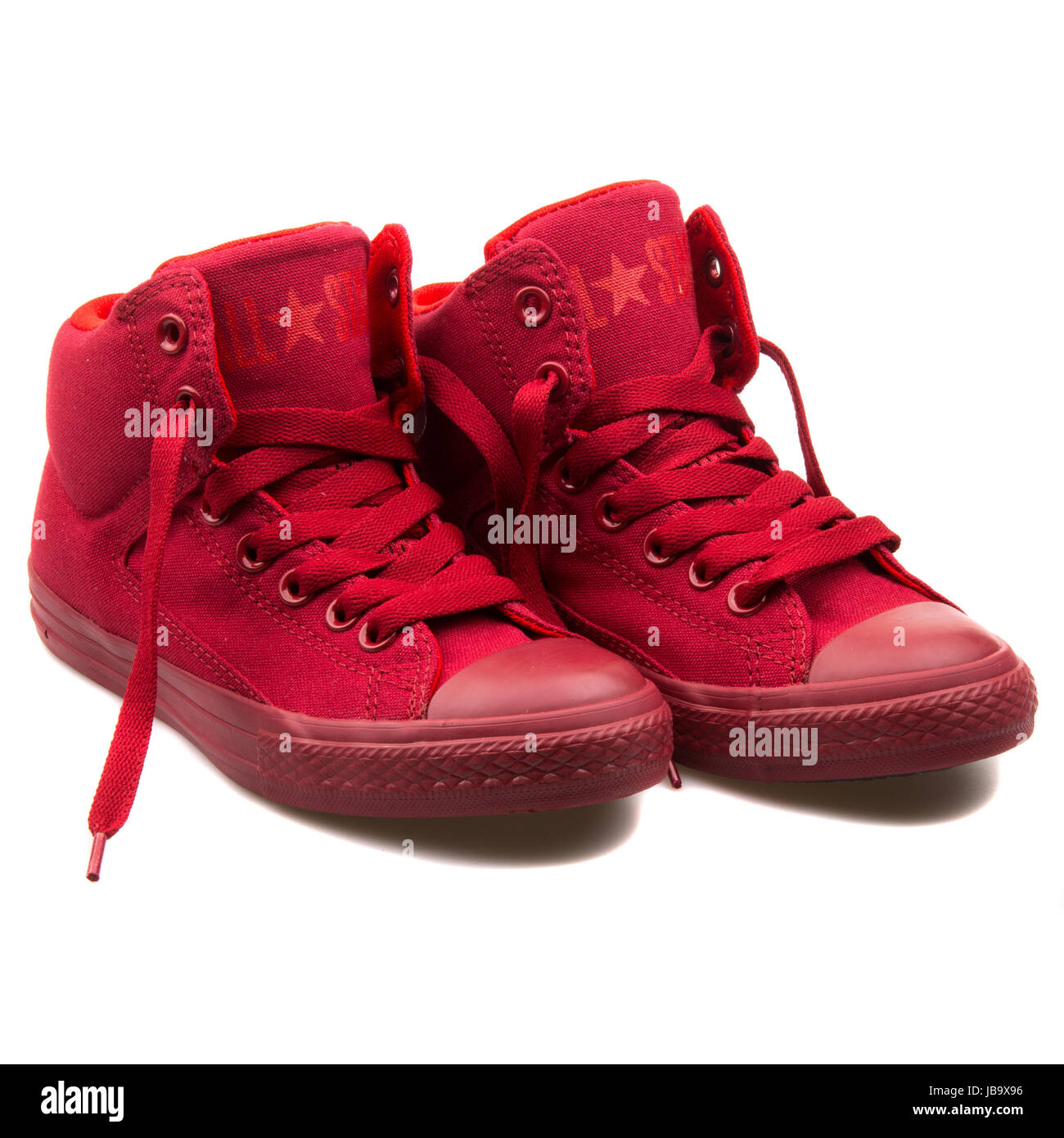 Converse Chuck Taylor All Star High Street rouge pâte de piment Junior's  Shoes - 650120C Photo Stock - Alamy