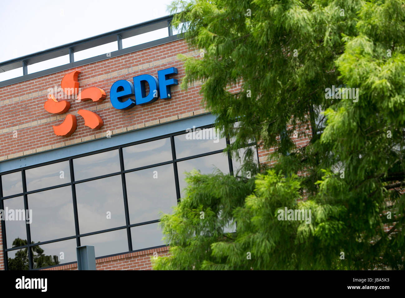 Un logo affiche à l'extérieur d'un établissement occupé par EDF Trading Limited à Houston, Texas, le 27 mai 2017. Banque D'Images