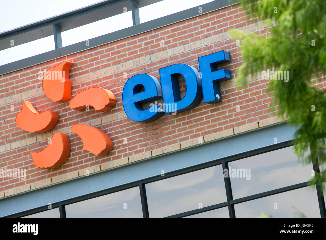 Un logo affiche à l'extérieur d'un établissement occupé par EDF Trading Limited à Houston, Texas, le 27 mai 2017. Banque D'Images