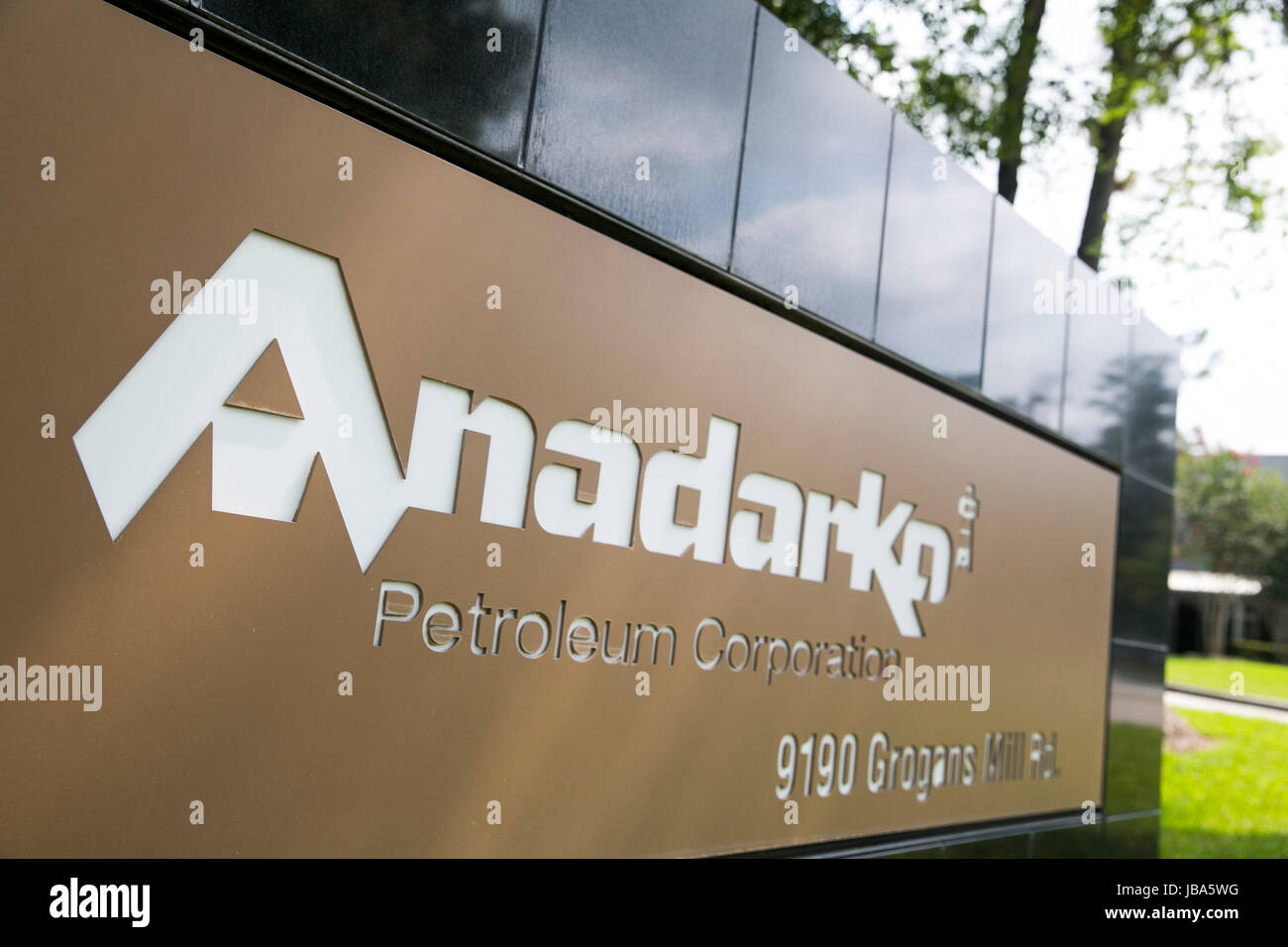 Un logo affiche à l'extérieur d'un établissement occupé par l'Anadarko Petroleum Corporation à The Woodlands, Texas, le 28 mai 2017. Banque D'Images
