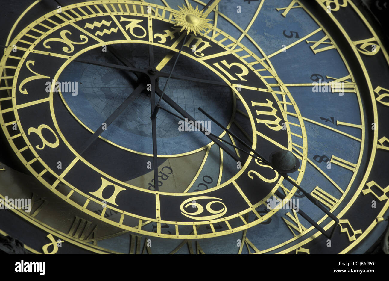 Die Astronomische Uhr auf dem Old Town Square in der Altstadt von Prag der Hauptstadt der Tschechischen Republik. Banque D'Images