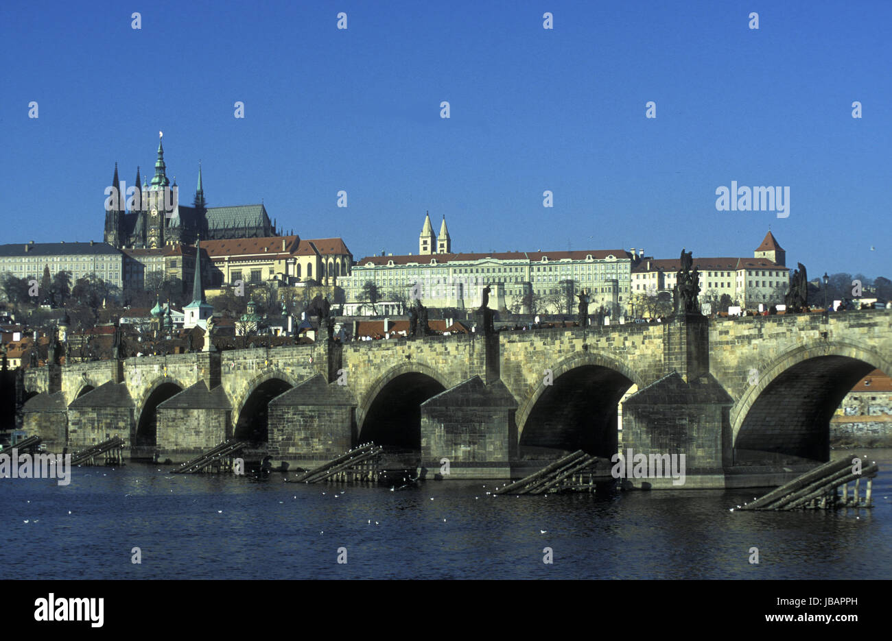 Karlsbruecke ueber die dem Fluss der Hauptstadt Vltava à Prague in der Tschechischen dans Repubilck Osteuropa.. Banque D'Images