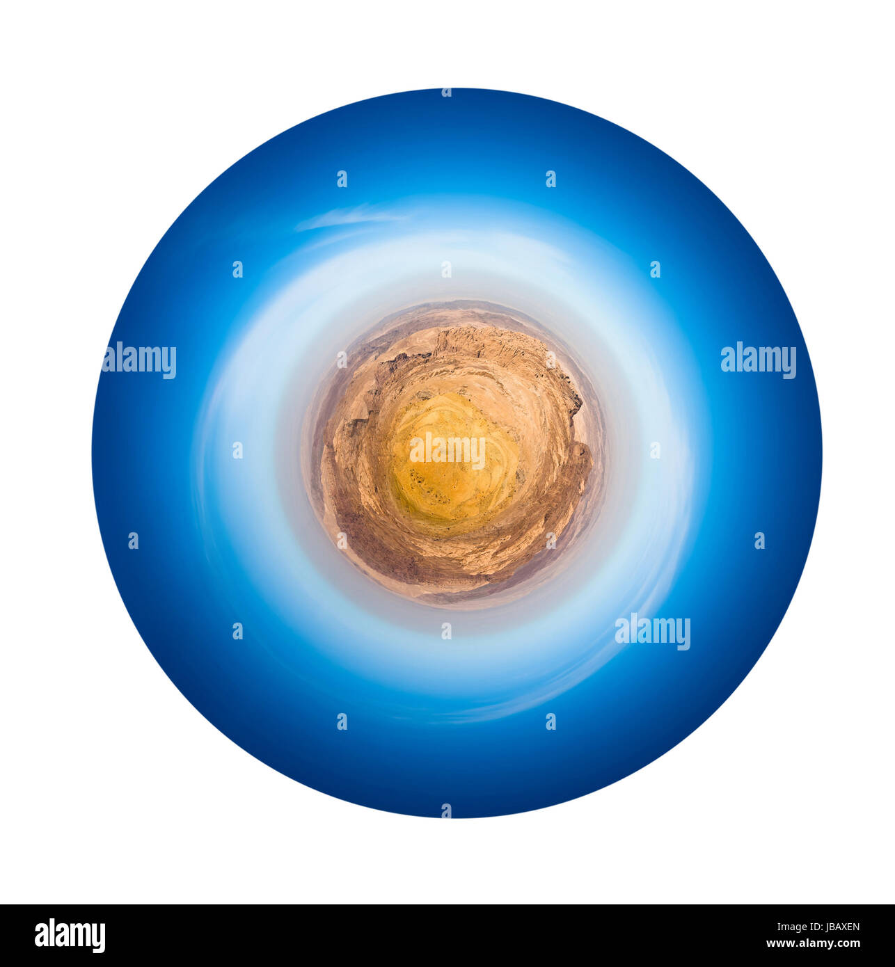 Petite Planète - vue sphérique de hautes montagnes près de Petra en Jordanie isolé sur fond blanc Banque D'Images
