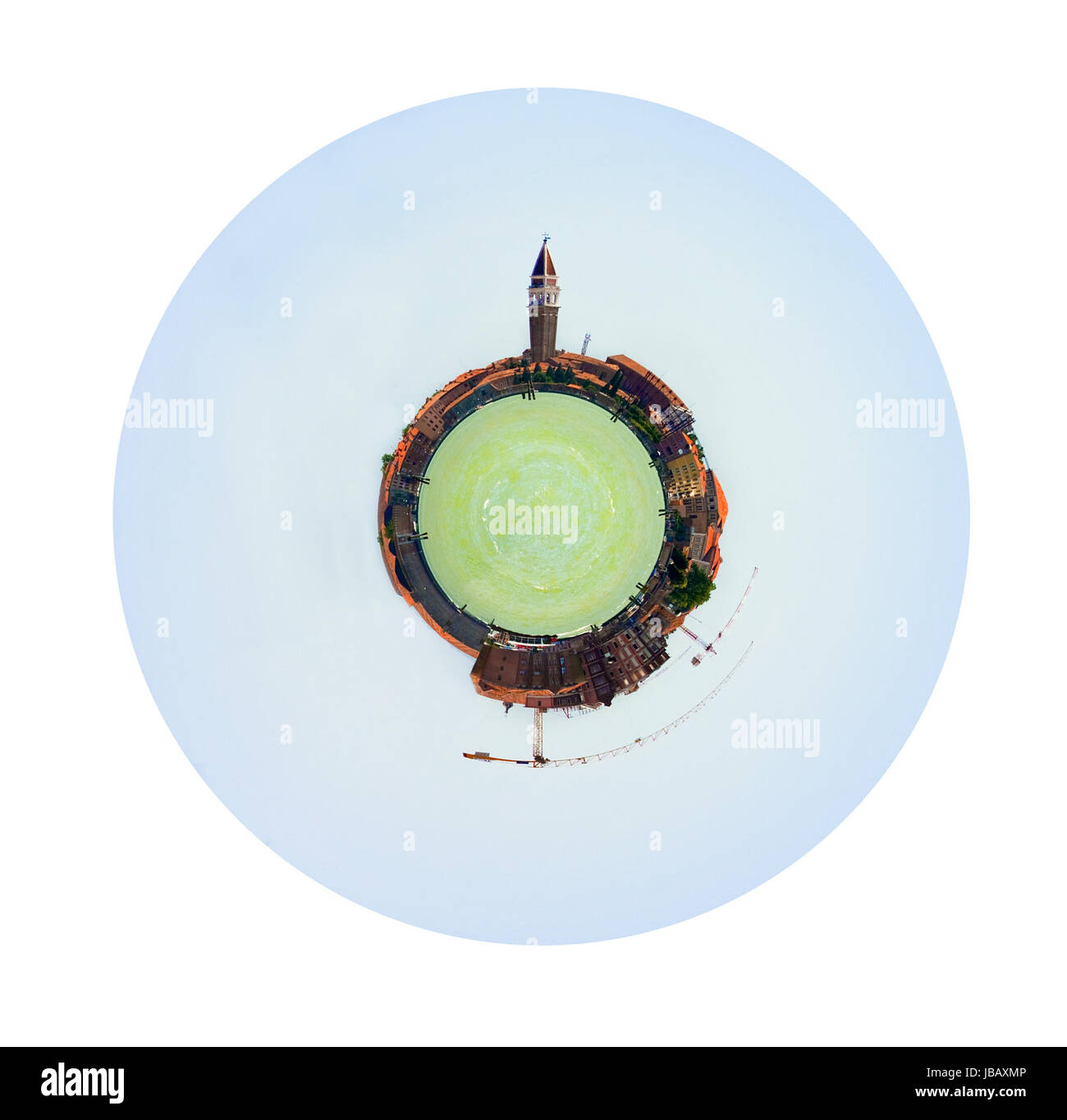 Petite planète sphérique urbaine - Vue de Venise et Lagune de Venise, Italie isolé sur fond blanc Banque D'Images