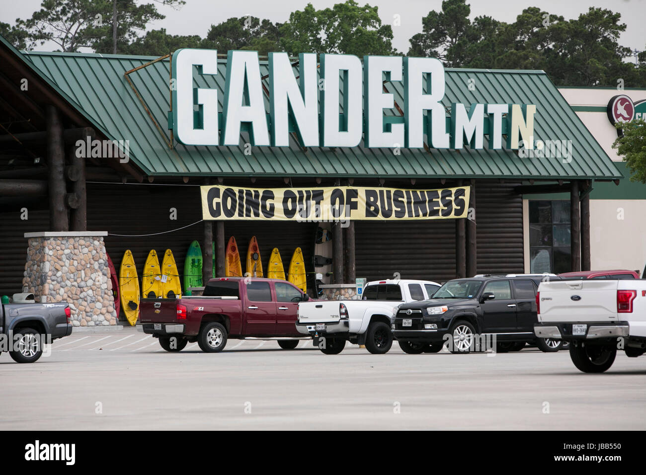 Une "Fermeture de l'entreprise' bannière lors d'une Gander Mountain store à Houston, Texas, le 28 mai 2017. Banque D'Images