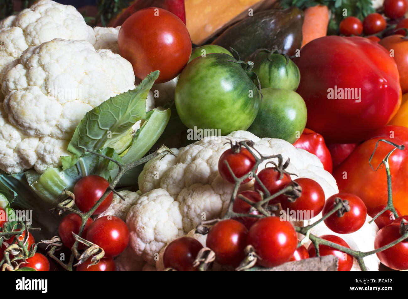 Divers un assortiment de produits frais bio légumes du jardin. Focus sélectif. Banque D'Images