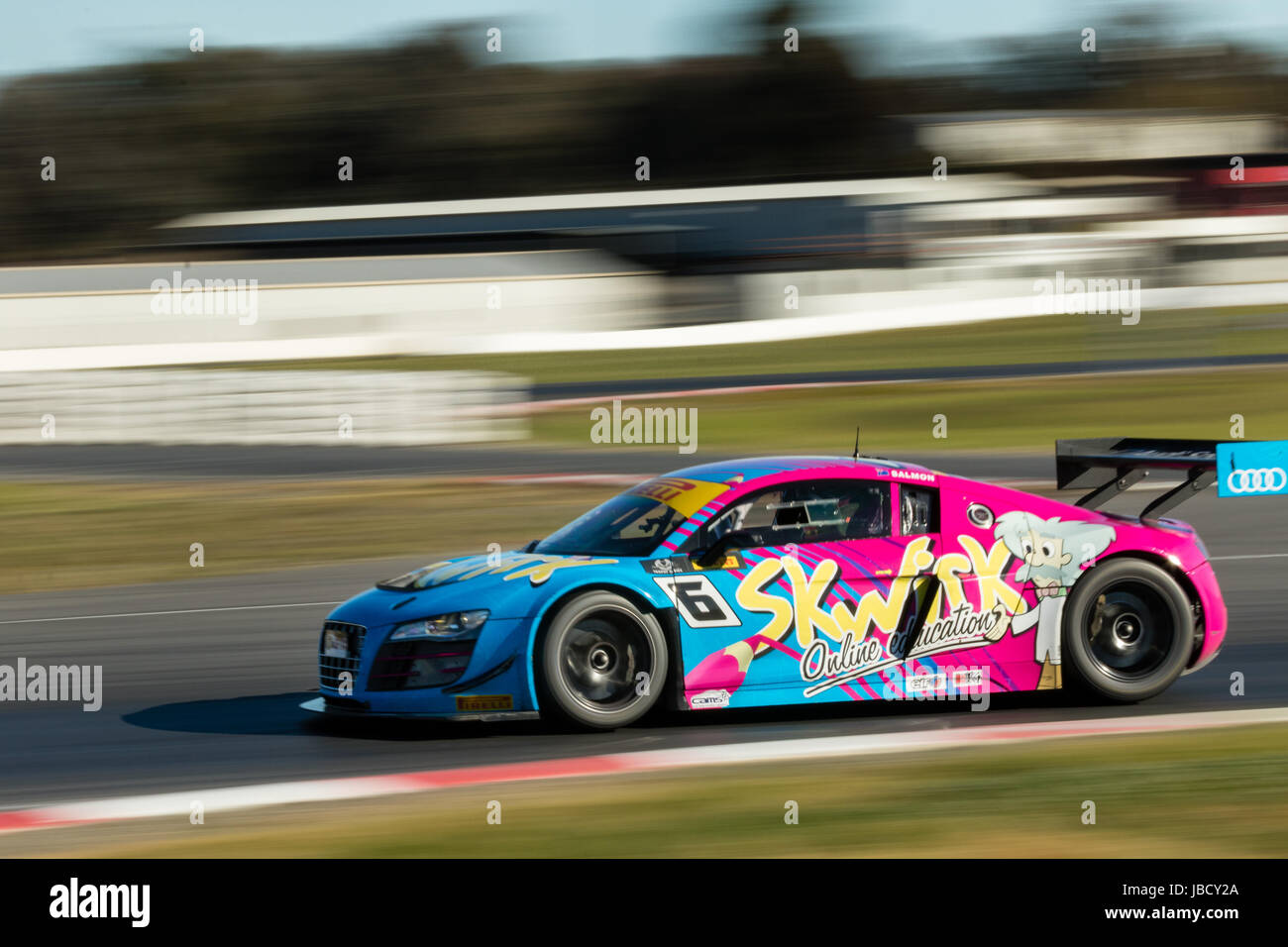 Melbourne, Australie. 11 Juin, 2017. Le saumon de la tige 6 conduire pour Audi Sport Customer Racing au cours de la 2017 ressortissants de Shannon, ronde 3 - Winton, l'Australie le 11 juin 2017. Photo : Dave Hewison Crédit : Dave Hewison Sports/Alamy Live News Banque D'Images